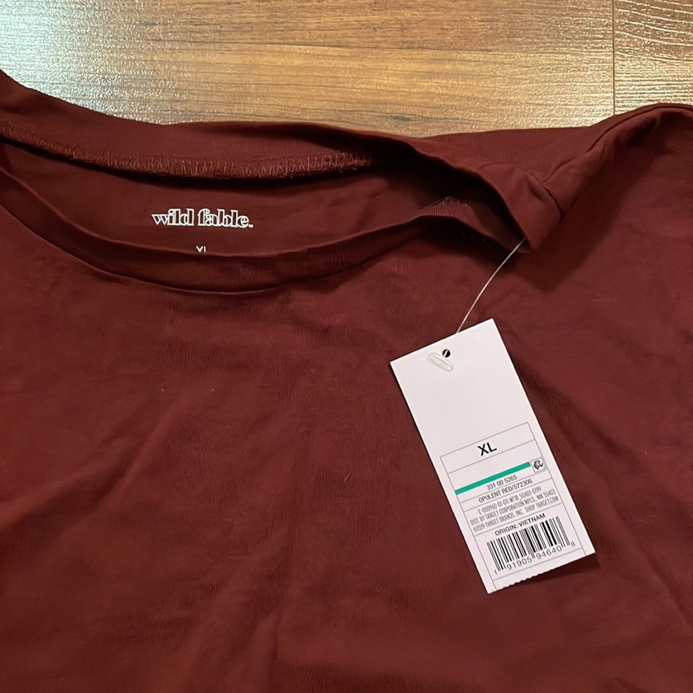 Maroon crop - Picture 2 of 3